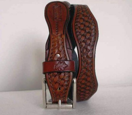 Opasek je 6x barvený a 2x lakovaný